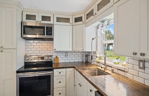 Hobe Sound House | Entire Home ~ Pool ~ 1 Mile From Beach