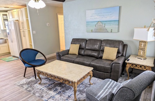 South Daytona House | ENTIRE HOME! Ultra Clean! 7 minutes from the Beach! Family Friendly!