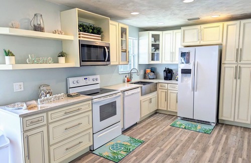 South Daytona House | ENTIRE HOME! Ultra Clean! 7 minutes from the Beach! Family Friendly!