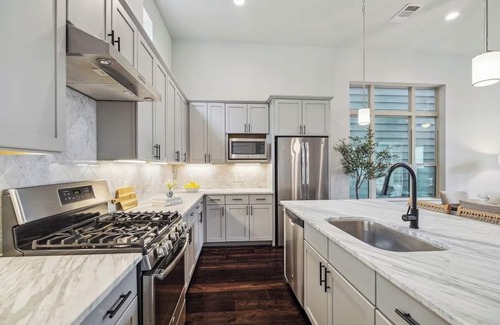 Woodland Heights House | Entire Home w/high ceilings