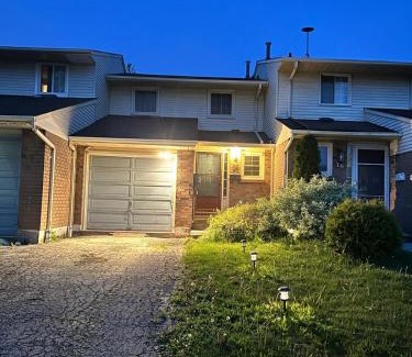 Thorold House | Entire House-3BRM-14 mins from Niagara Falls