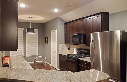 Barker House | Entire house hosted by Triple H Tourism LLC - Also offer Car Rental THTCars.com
