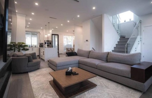 Knight House | Entire House in Vancouver /Short Term Stays Alllowed