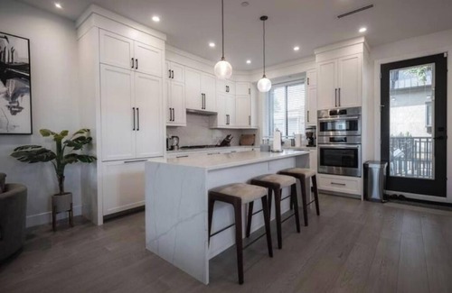 Knight House | Entire House in Vancouver /Short Term Stays Alllowed