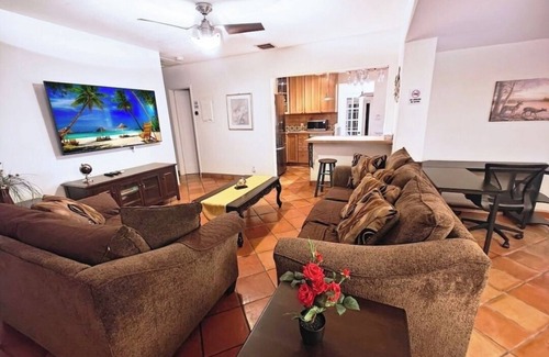 Central Fort Lauderdale House | Entire house with backyard in heart of downtown Fort Lauderdale