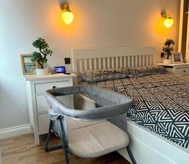 Hemel Hempstead House | Entire house with a large lounge