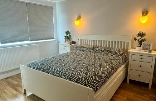 Hemel Hempstead House | Entire house with a large lounge