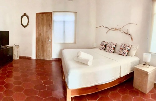 Tequesquitengo House | Entire house with private access to the lake!