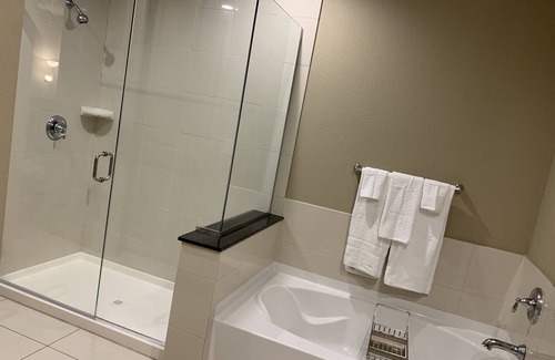Woodlake - Briar Meadow Apartment | Entire Luxury 1 Bedroom Apartment near Galleria