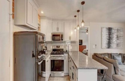 Oro Valley House | Entire Mountain View guesthouse hosted by Karen. New Pickleball Ct on property.