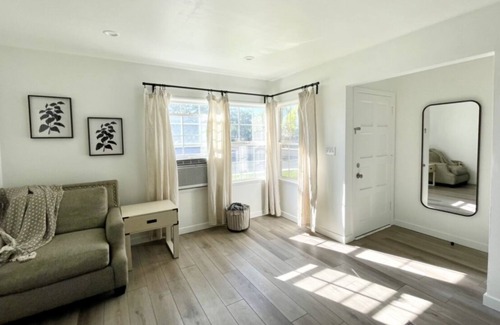 Los Alamitos House | Entire Private Comfortable Clean 3 Bedroom Home