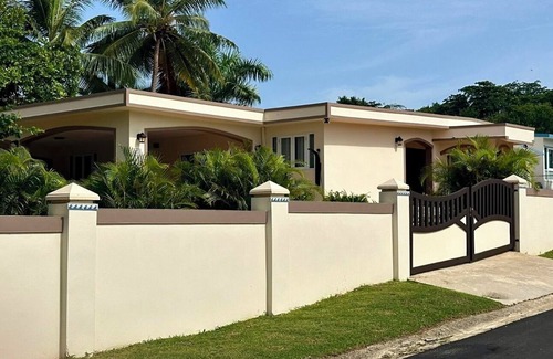 Cerro Gordo House | Entire Private House Perfect for a Tropical Gateway