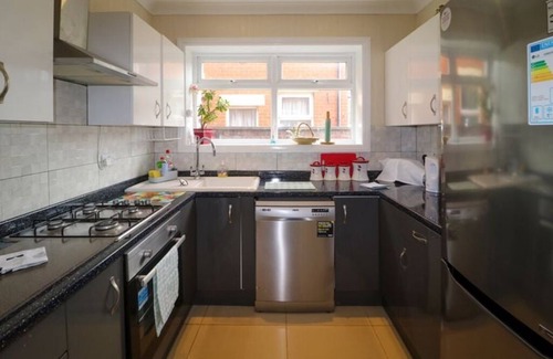 North Shore House | Entire Residential home 5 mins walk to the Beach