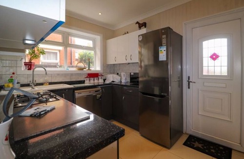 North Shore House | Entire Residential home 5 mins walk to the Beach