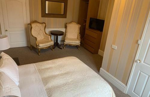 New Brighton House | Entire Seaside Home, Sleeps 8, All en-suite rooms