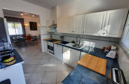 Carqueiranne House | Entire single-storey villa on the port