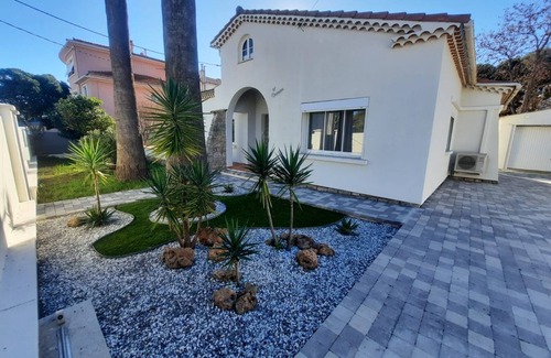 Carqueiranne House | Entire single-storey villa on the port