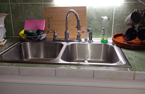 North Andrews Gardens Apartment | Entire suite. 1 king size bed. 1 den 2 twins bed. Kitchen wify Roku TV .