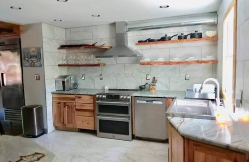 Chapel Hill House | Entire townhouse in Chapel Hill, North Carolina, free bus to campus and hospital