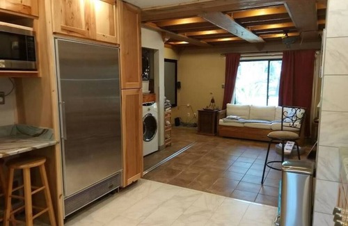 Chapel Hill House | Entire townhouse in Chapel Hill, North Carolina, free bus to campus and hospital