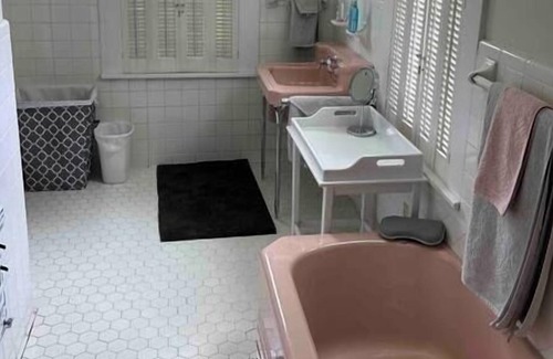 Roanoke House | Entire upstairs rooms