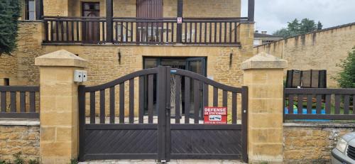 Sarlat-la-Caneda Apartment | Entre 2 Jardin Drap compris et Barbecue