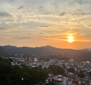 Taxco House | Entre el sol y la luna