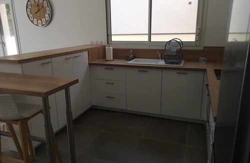 Saint-Just House | Entre MER ET Riviere LA Villa Oranger Vous Accueille Avec SON Jacuzzi, 6 Places