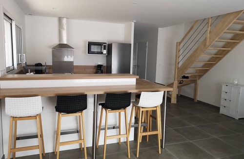 Saint-Just House | Entre MER ET Riviere LA Villa Oranger Vous Accueille Avec SON Jacuzzi, 6 Places