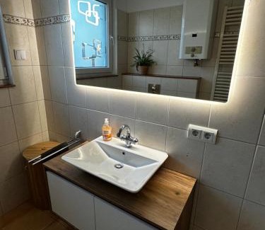 Emmerich House | Entspannung am Niederrhein - großes helles Haus mit Kamin