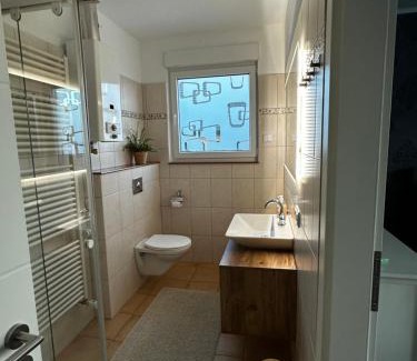 Emmerich House | Entspannung am Niederrhein - großes helles Haus mit Kamin