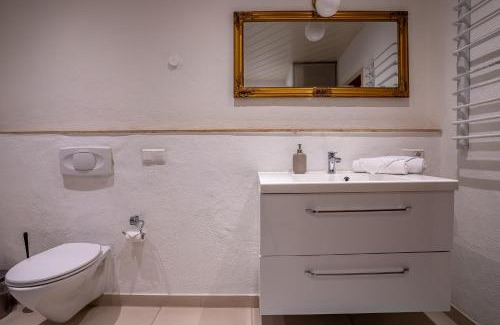 Rust Apartment | EPA Apartment - España style