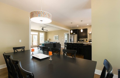 Asheville House | Epic Long Range Mountain Views! Close to Asheville, & Fire Pit! 4BR/3BA