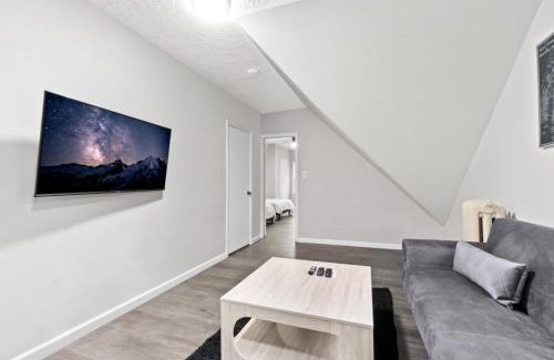 Constable Hook House | Epic Spa & Play Retreat NYC EWR Sleeps 30!