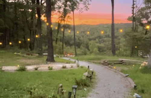 Eureka Springs Apartment | Epic Sunsets Mountainviews Jacuzzi spa & Public Lake access
