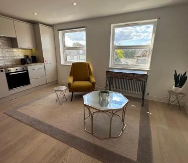 Epsom Apartment | Epsom High Street Retreat Stylish 1-Bed Flat