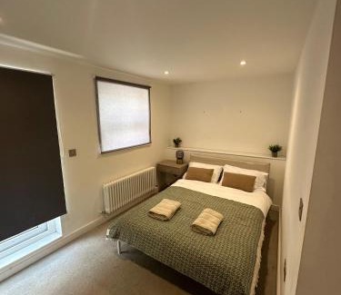 Epsom Apartment | Epsom High Street Retreat Stylish 1-Bed Flat