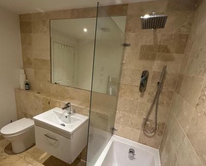 Epsom Apartment | Epsom High Street Retreat Stylish 1-Bed Flat