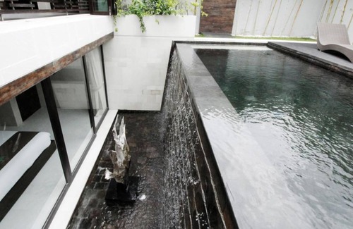 Laksmana House | EQLt1 Bedroom Waterfall Villa - Breakfast
