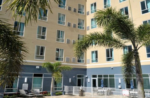 St. Petersburg Condo | Equipped Downtown Suite | Pool + Gym Access