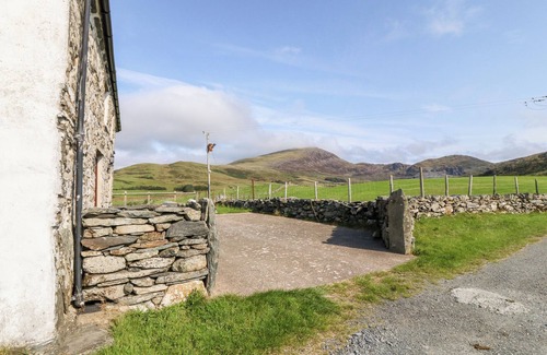 Garndolbenmaen Cottage | Ereiniog