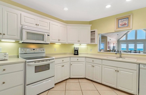 Gulf Shores House | Erica's Sandpiper. 8BR Beachfront. Heatable Pool. Single story!