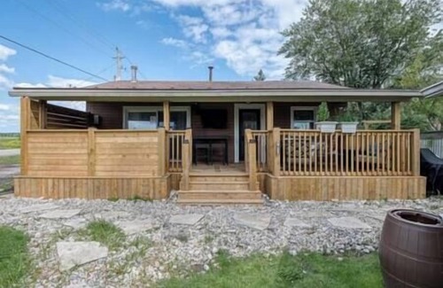 Selkirk House | Erie Shores Retreat, sleeps 6, Erie Shores Retreat