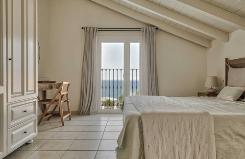 Akrotiri House | Erietta Aparthotel