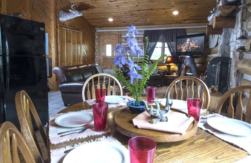 Cherokee Cabin | Erikas Dream - Handcrafted Log Cabin near River