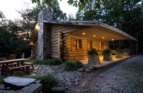 Cherokee Cabin | Erikas Dream - Handcrafted Log Cabin near River