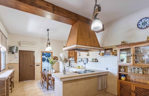 Cabra House | Erisane Holiday Home