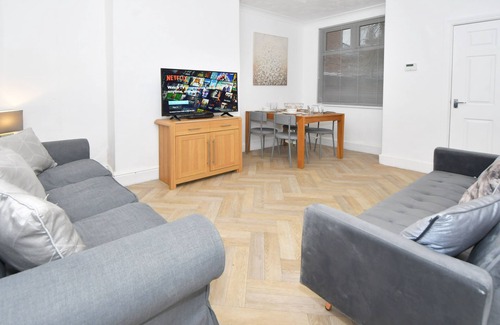 Crewe Apartment | Ernest House - By Sigma Stays