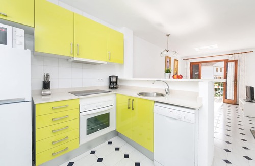 Alcudia House | ES MALLORQUI - Apartment with shared pool in Port d'Alcúdia. Free WIFI.