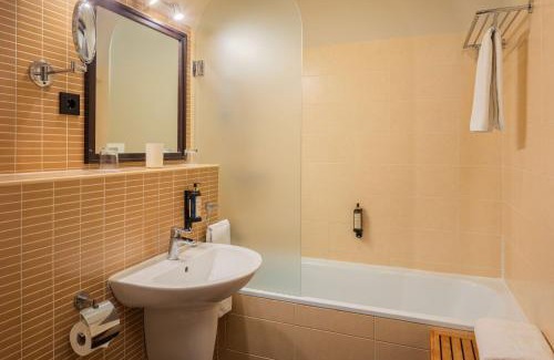 Corvin negyed Hotel | Escala Hotel & Suites